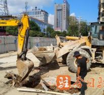 女人久操视频高温下的坚守｜道路建设者用汗水铺就畅通路